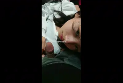 หลุดคู่รักทางบ้าน สาวน้อยวัยกำลังน่ารักถูกแฟนถ่ายคลิปตอนนอนกอดตุ๊กตาอมควย ก่อนจะโดนนิ้วเบ็ดหีรัวๆ ครางอย่างเสียว รักแรกมันก็ละมุนแบบนี้